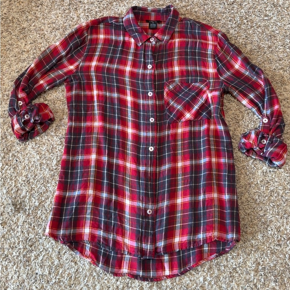 Rue21 women’s girls button down red and black flannel shirt